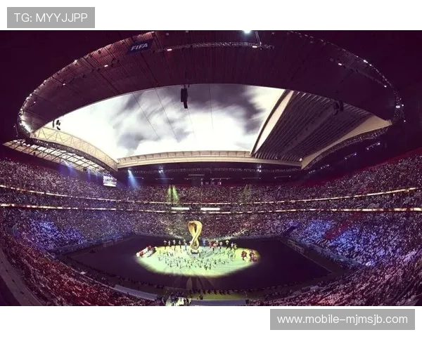 专业记者带你走进世界杯现场,第一时间呈现比赛现场的激烈场面与精彩瞬间 专业记者带你走进世界杯现场,第一时间呈现比赛现场的激烈场面与精彩瞬间